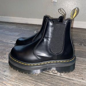 2976 Smooth Leather Platform Chelsea Boots